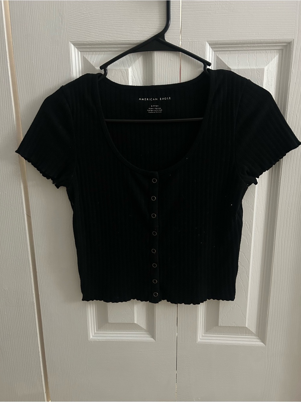American Eagle Outfitters Black Ribbed Snap Crop Tee